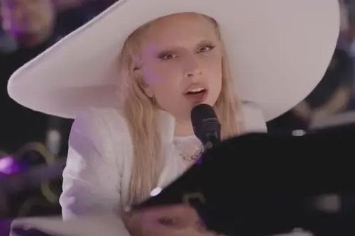 Lady Gaga thắng giải Emmy đầu tiên trong sự nghiệp