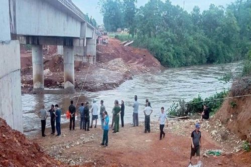 Quảng Ninh: Đang tắm suối thì nước lũ tràn xuống, nhóm 7 học sinh không kịp trở tay khiến hậu quả vô cùng đau xót