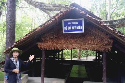 Văn nghệ sĩ TPHCM về nguồn theo dấu chân Cuộc tổng tiến công mùa xuân năm 1975