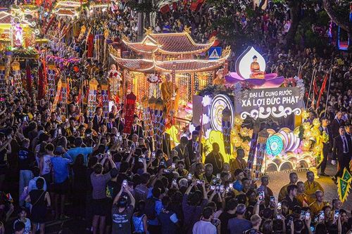Chỉ người thiếu hiểu biết mới nói chiêm bái xá lợi Phật là mê tín