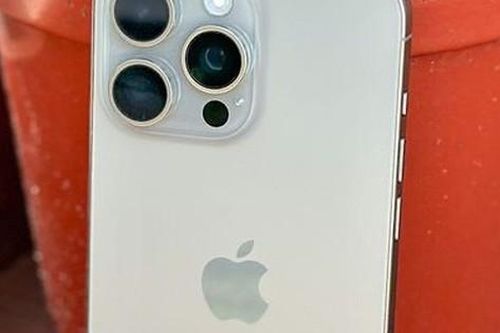 Giá iPhone 15, iPhone 15 Pro Max mới nhất giảm kịch sàn, rẻ chưa từng có, cực dễ mua dù xịn chẳng kém iPhone 16