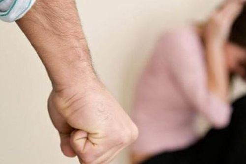 Hà Nội: Chồng đánh vợ tử vong vì phát hiện tin nhắn, video 'nhạy cảm' trong điện thoại