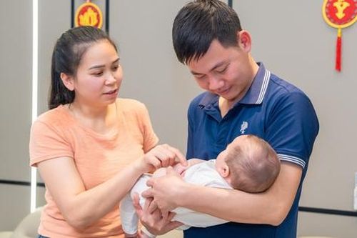 Hạnh phúc trọn vẹn sau 7 năm thử thách của người mẹ mang gen bệnh hiếm