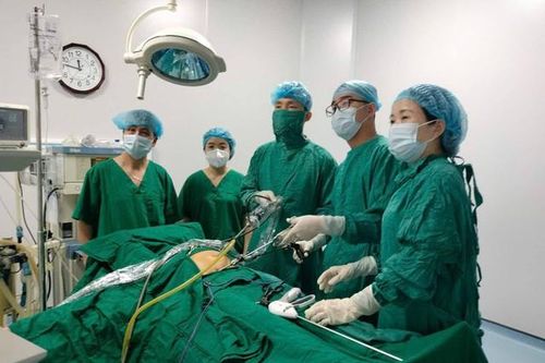 Cứu sống bệnh nhân bị xương cá đâm thủng ruột thừa hiếm gặp