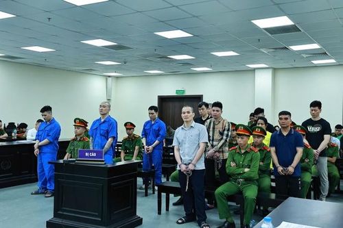Hai cựu công an bảo kê cho 'bà trùm' buôn 134kg ma túy hầu tòa