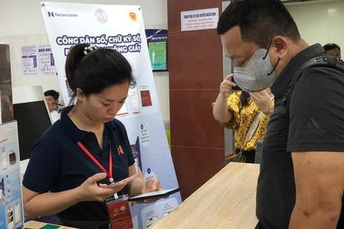 Bệnh viện đầu tiên thực hiện chữ ký số trên VNeiD cho người bệnh