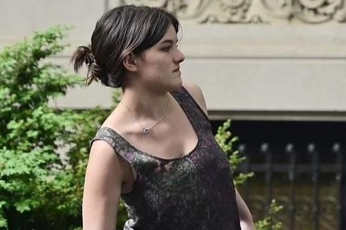 Suri Cruise dọn rác, làm việc nhà