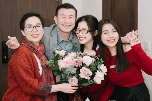 Gia đình TikToker triệu view bị tẩy chay sau clip 'đòi tai nghe'