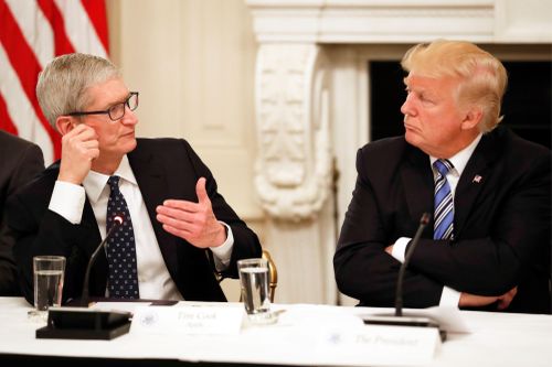 Ông Trump yêu cầu Apple nộp 25% thuế với iPhone không sản xuất ở Mỹ