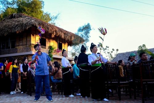 Tạo dựng tương lai trên nền tảng bản sắc