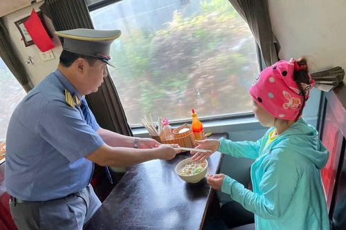 Người phụ nữ nghèo trốn vé tàu và cái kết cảm động