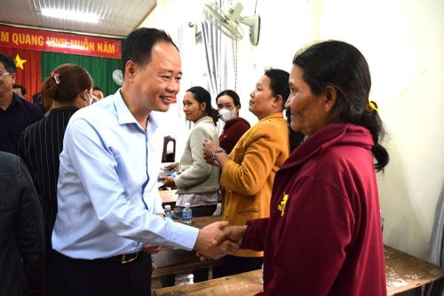 Chủ tịch UBND tỉnh Lâm Đồng đối thoại với các hộ dân liên quan Dự án Hồ chứa nước Ta Hoét