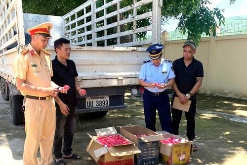 Phát hiện hơn 1.200 lọ kem dưỡng da không rõ nguồn gốc