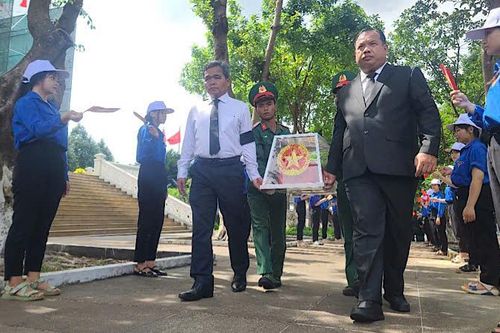 Thiêng liêng Lễ truy điệu các liệt sĩ tình nguyện Việt Nam