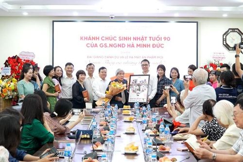 Ra mắt ấn phẩm 'Người thầy và những trang sách'