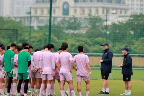 HLV Cristiano Roland đánh giá cao sự tiến bộ của U16 Việt Nam trước ngày lên đường dự giải quốc tế