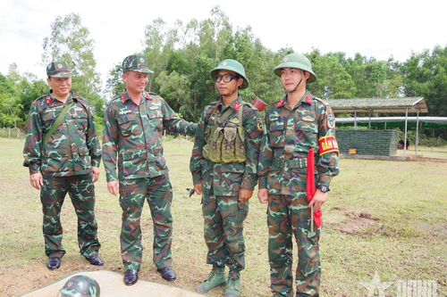 Sư đoàn 2 (Quân khu 5) hoàn thành kiểm tra '3 tiếng nổ' cho chiến sĩ mới