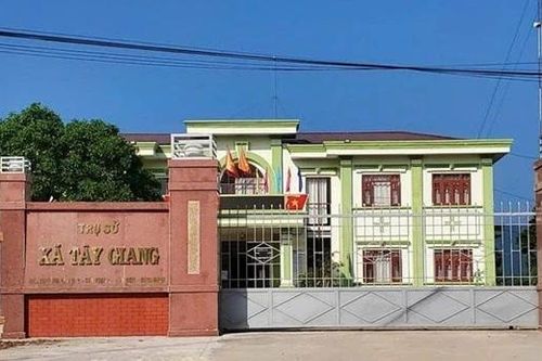 Đình chỉ chức Chủ tịch xã vì buông lỏng quản lý tài nguyên