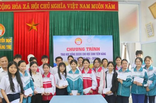 Học sinh khó khăn ở Quảng Trị được nhận học bổng hàng chục triệu đồng