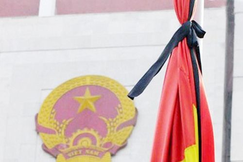 Treo cờ rủ, không tổ chức hoạt động vui chơi, giải trí công cộng trong 2 ngày Quốc tang nguyên Chủ tịch nước Trần Đức Lương