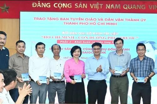TPHCM tiếp nhận bản ghi phần 2 bộ phim tài liệu 'Hồ Chí Minh - Con đường phía trước'