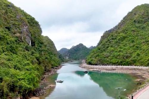 'Đột nhập' làng chài giữa Vườn quốc gia Cát Bà