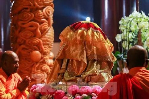 Cung rước xá lợi Phật về chùa Phúc Sơn tỉnh Bắc Giang