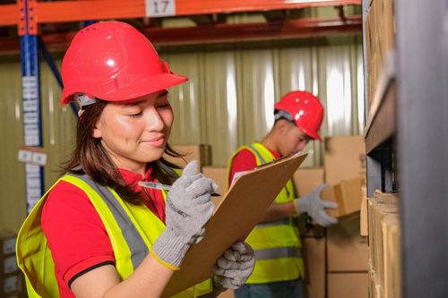 Nghịch lý logistics: tồn kho tăng, kệ hàng vẫn trống