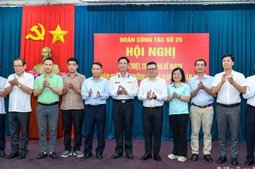 Lãnh đạo các cơ quan báo chí thăm huyện đảo Trường Sa