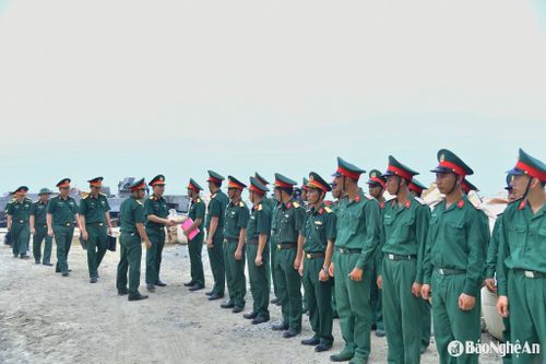 Bộ CHQS tỉnh tổ chức sinh hoạt, đối thoại dân chủ với Tiểu đoàn hỗn hợp đảo Mắt
