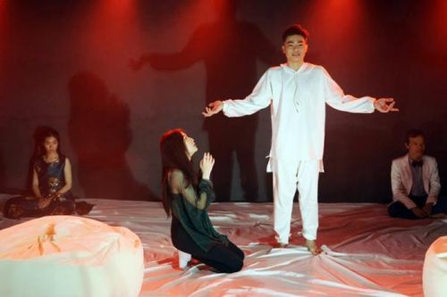 Vì sao một số sân khấu truyền thống phải đóng cửa?
