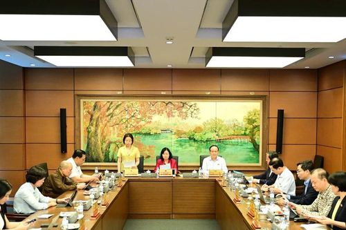 Quốc hội thảo luận về phát triển kinh tế-xã hội và tình hình ngân sách