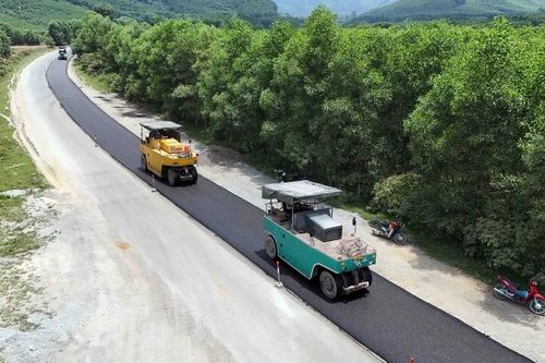 Hà Tĩnh: Sửa chữa nhanh hư hỏng trên đường ven biển Xuân Hội-Thạch Khê-Vũng Áng