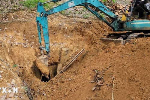 Chủ tịch xã bị đình chỉ công tác do buông lỏng quản lý việc khai thác khoáng sản