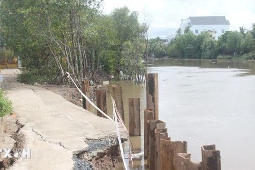 Bạc Liêu khẩn trương khắc phục sự cố sạt lở bờ sông 30/4