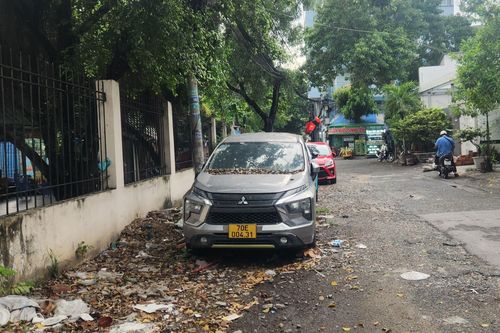 TP Hồ Chí Minh: Đã liên hệ được chủ xe ô tô 7 chỗ đậu bên đường cả năm tại Tân Phú