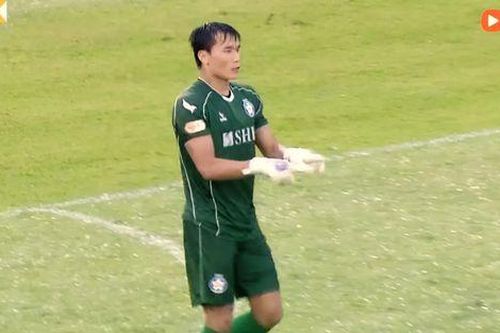 Ngày bất lực của thủ môn Bùi Tiến Dũng