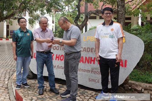 Xúc động trước tâm sự của HLV Park Hang Seo về bầu Đức