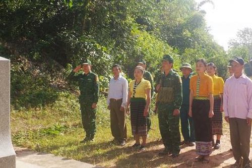 Những 'nữ chiến sĩ' thầm lặng bảo vệ chủ quyền an ninh biên giới