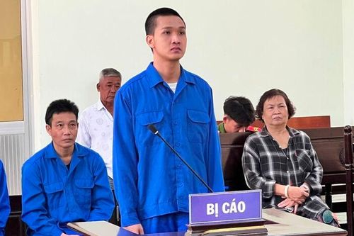 Bênh bạn, đâm người vô cớ