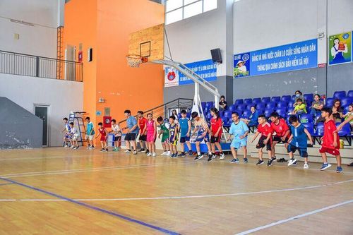 Ấn tượng lớp học bóng rổ của thầy giáo trẻ