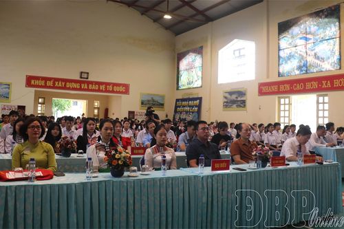 Tổng kết lớp học tiếng Nga cho học sinh Trường Phổ thông Dân tộc nội trú tỉnh