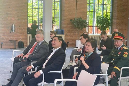 Đoàn công tác tỉnh Điện Biên làm việc với Trung tâm Kết nối công nghệ Sber, TP. Saint Petersburg