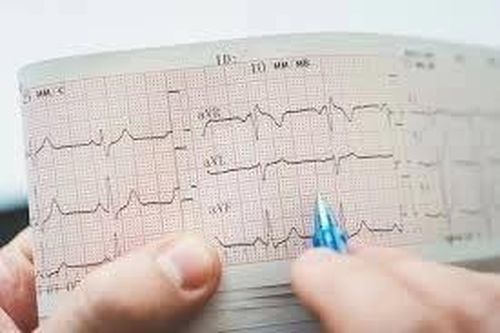 Bé 5 tuổi có nhịp tim 110-120 nhịp/phút có sao không?