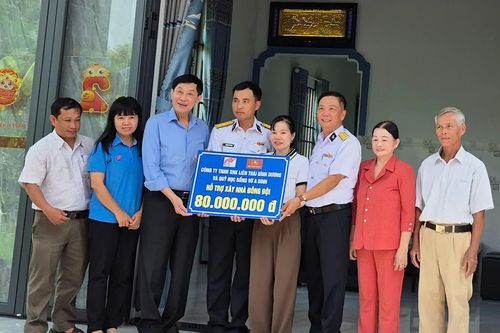 Vùng 2 Hải quân bàn giao nhà đồng đội tại Cẩm Mỹ