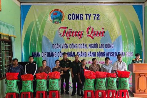 Công ty 72 tặng hơn 1.400 suất quà cho công nhân, người lao động