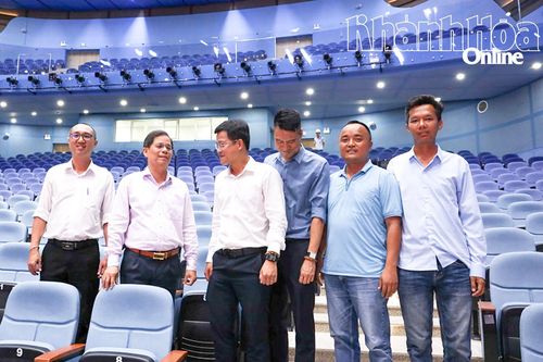 Chủ tịch UBND tỉnh Nguyễn Tấn Tuân kiểm tra tiến độ hoàn thiện công trình Cung Văn hóa thiếu nhi tỉnh