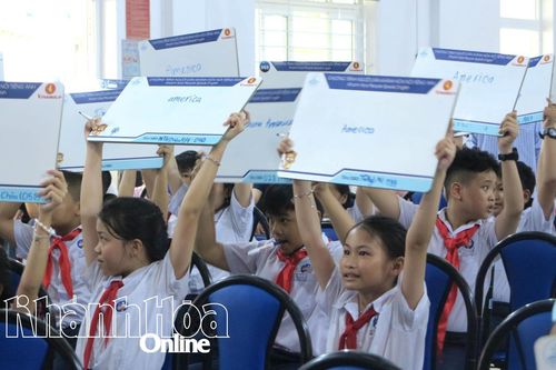 130 học sinh thi Rung chuông vàng tiếng Anh cấp tiểu học