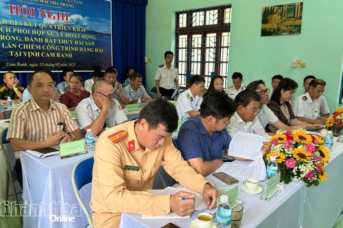 Việc giải phóng lồng bè chiếm dụng luồng hàng hải trên vịnh Cam Ranh đã chuyển biến tích cực