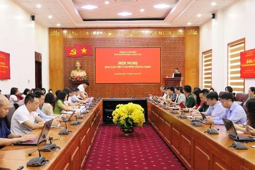 Hội nghị Báo cáo viên tháng 5